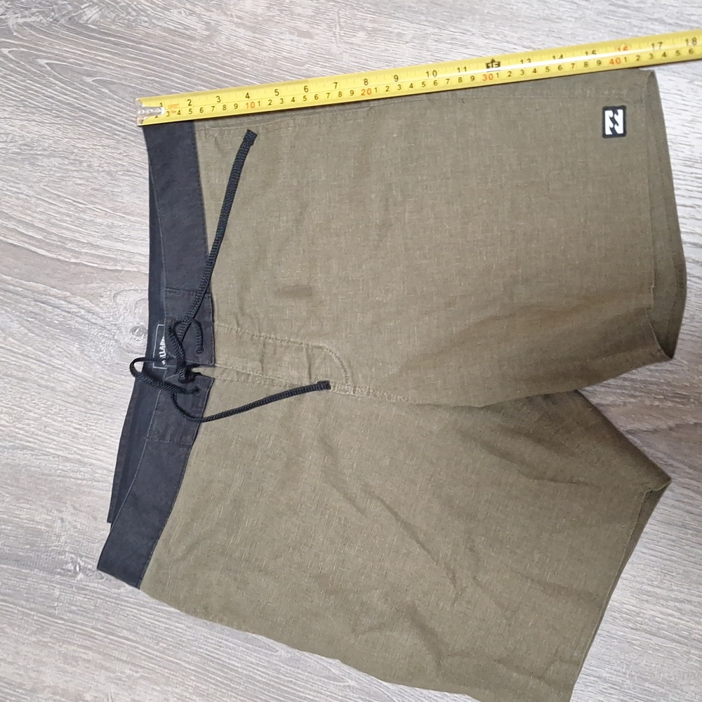 Billabong Men's Olive Board Shorts | Faded Tropical Pattern | Size 30 - Picture 5 of 12